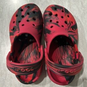 Kids crocs size c11.